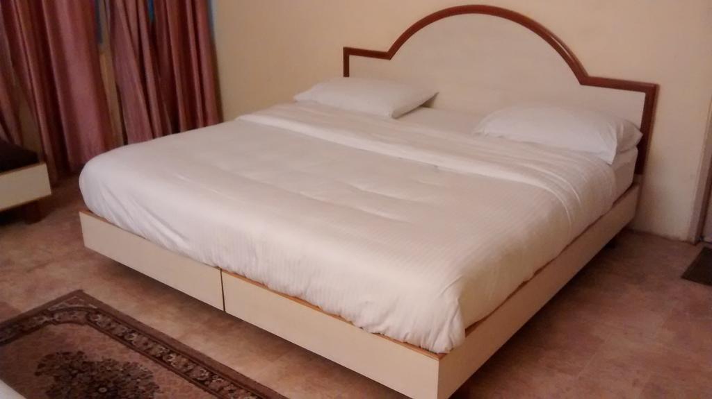 Hotel Mansarover International Haridwār Quarto foto